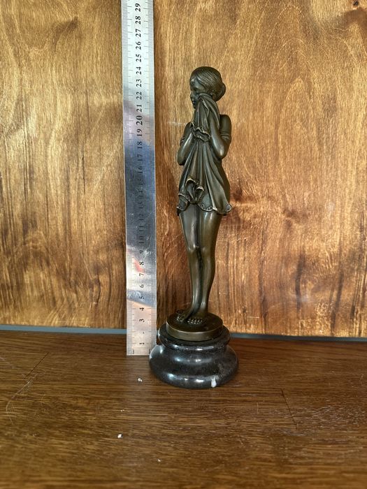 Дівчинка, що плаче … Бронза . D.H.Chiparus Скульптура відомого майстра