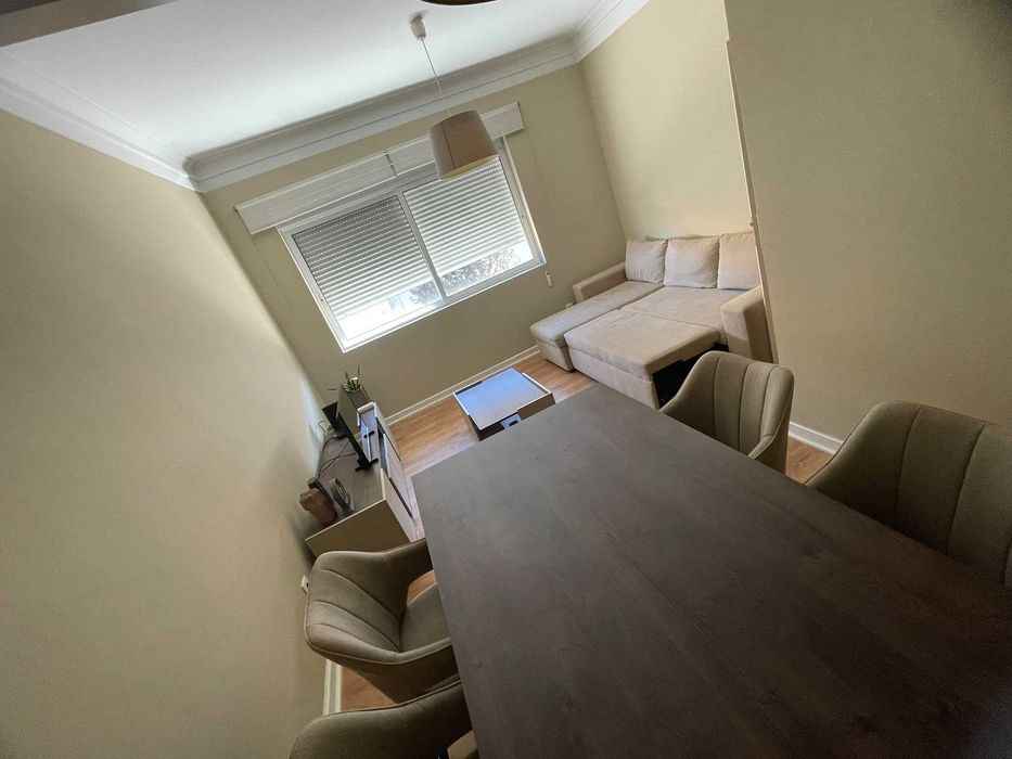 Conjunto Completo de Sala | Sofá-Cama + Mesa + 4 Cadeiras + Móvel TV