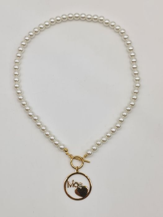 Colar de pérolas com pendente coração mãe