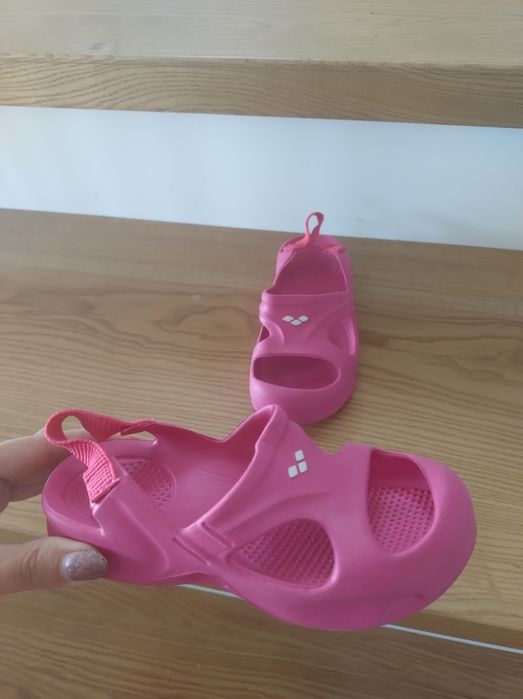 Różowe buty do wody basen z gumkami Arena sandały 24/25