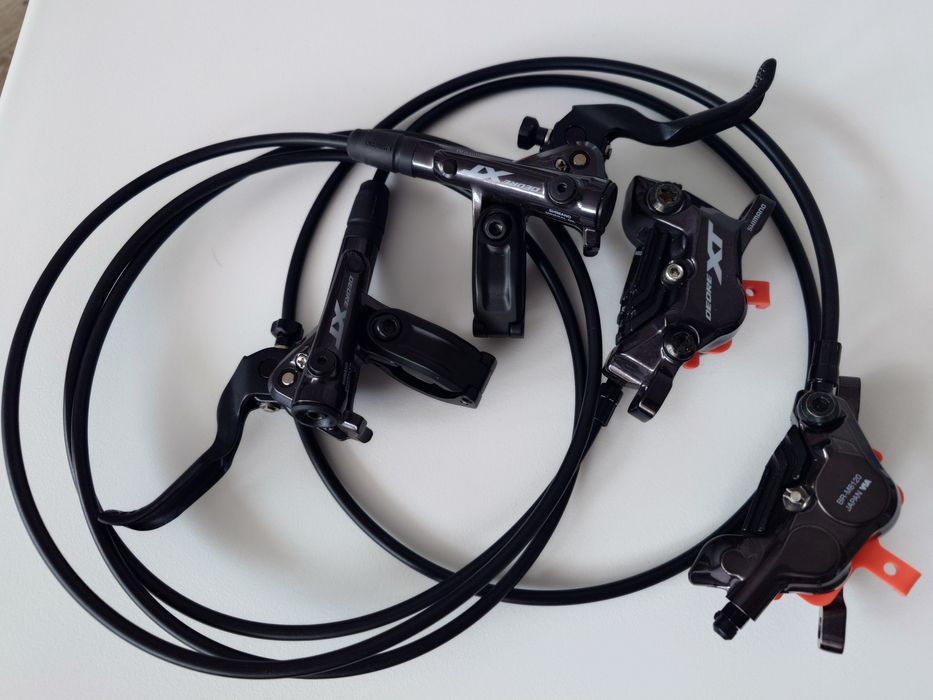 Czterotłoczkowe hydrauliczne hamulce Shimano deore XT M8120