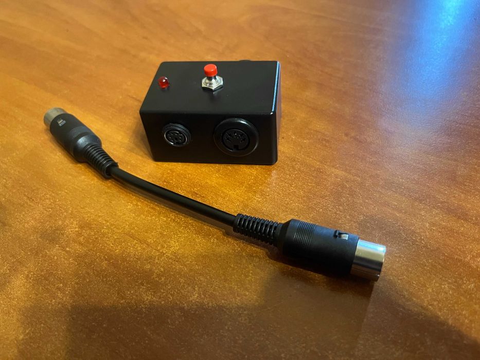 Комплект для самостійного складання адаптера PC-XT клавіатури.