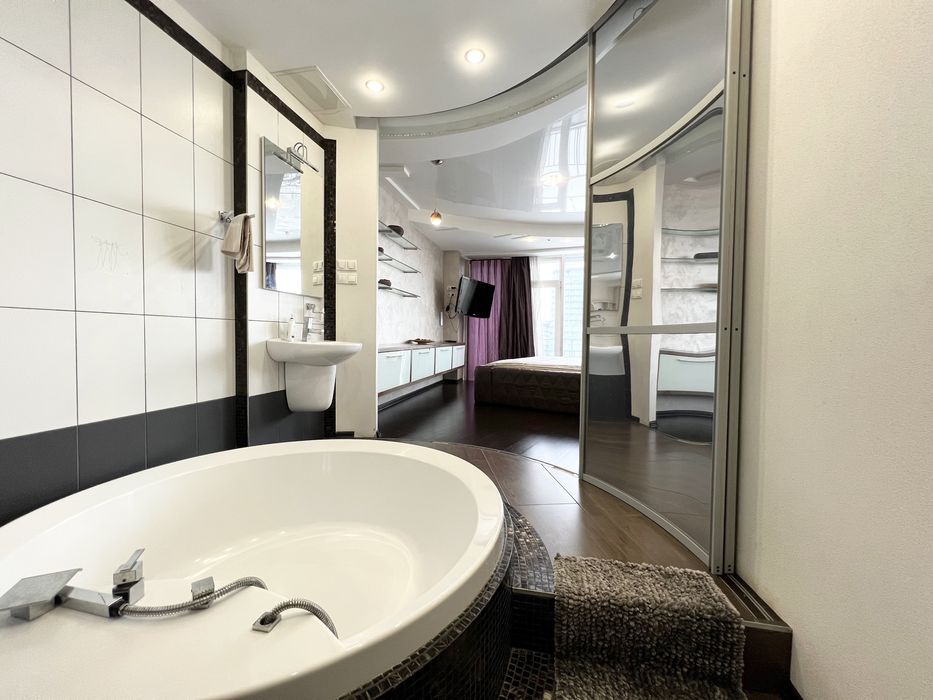 Посуточно квартира возле Мост Сити Люкс