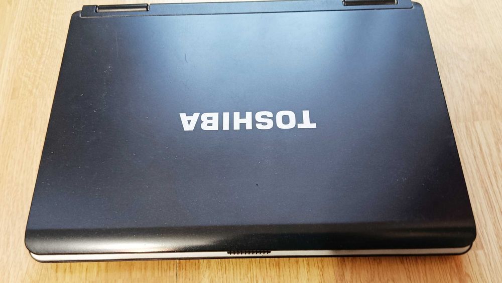 TOSHIBA  satellite laptop 16"