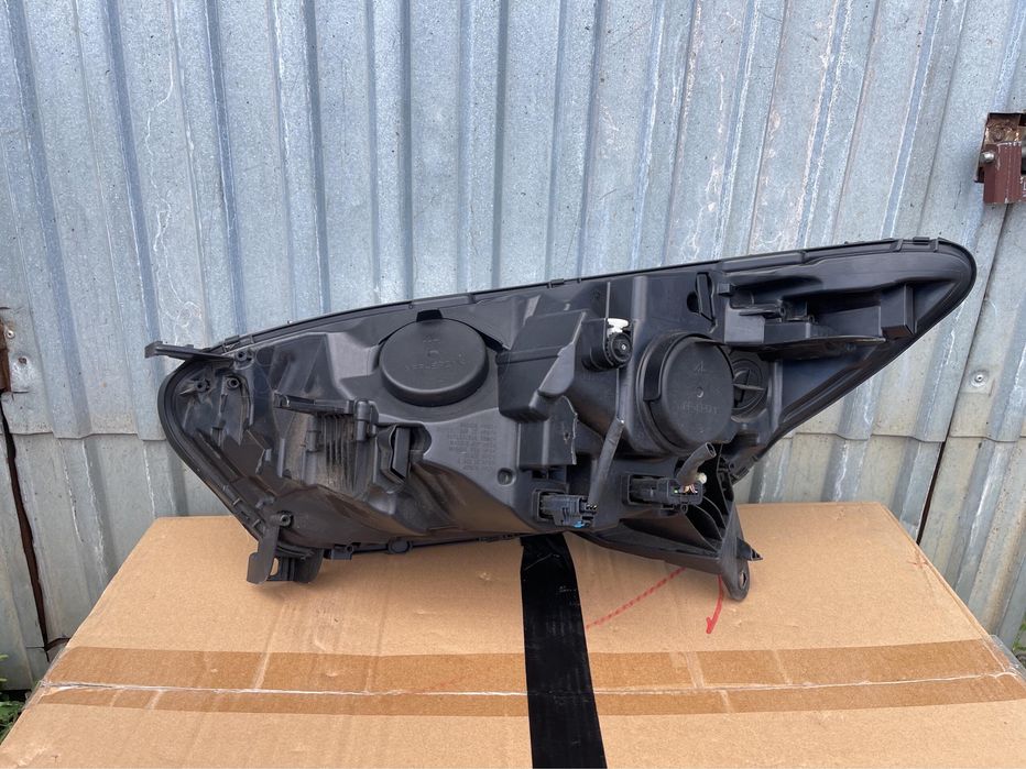 Renault Captur 13-17 фара права передня 260100947r