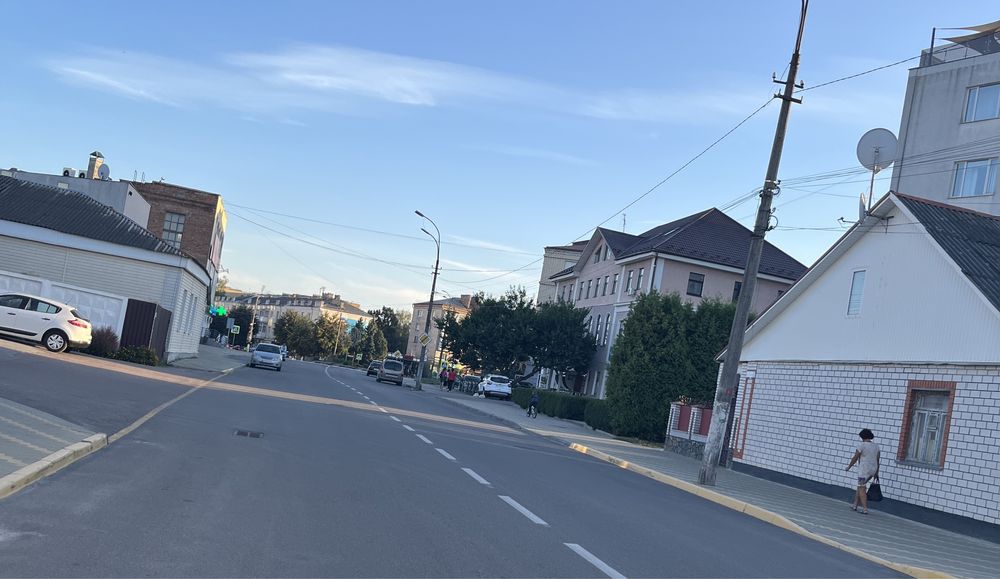 Півбудинку у центрі під комерцію