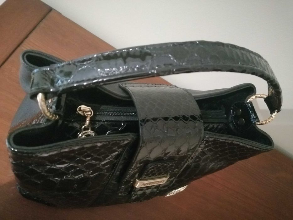 Mala preta, usada, em ótimo estado, Cavalinho