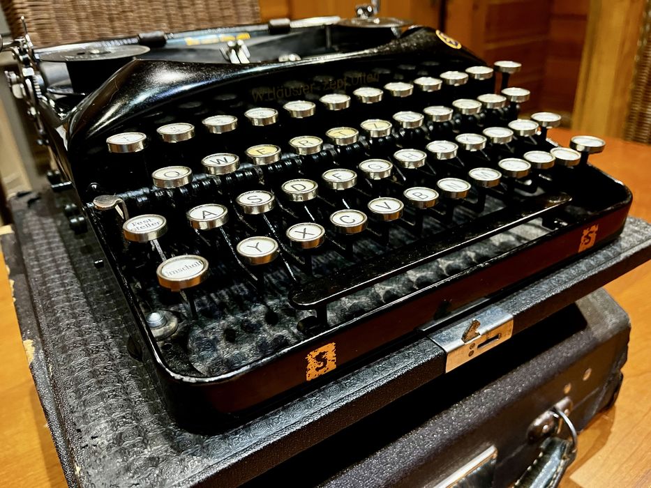 Antiga maquina escrever Erika S