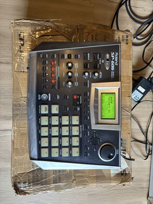 Roland SP 606 sampler raro na caixa original