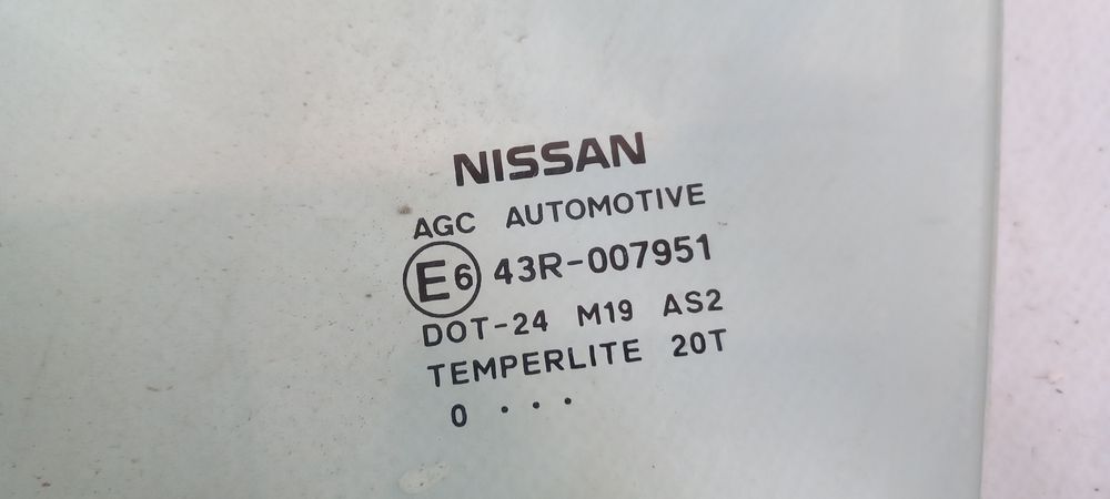 Vidro porta frente esquerda NISSAN Juke (F15)