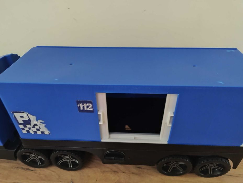 Auto transporter policyjny