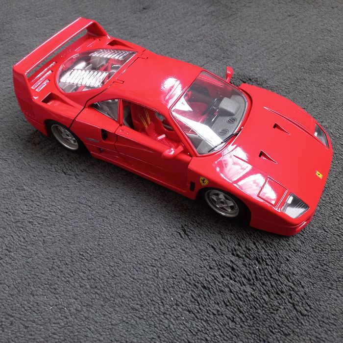 Ferrari F40 escala 1/18 Burago