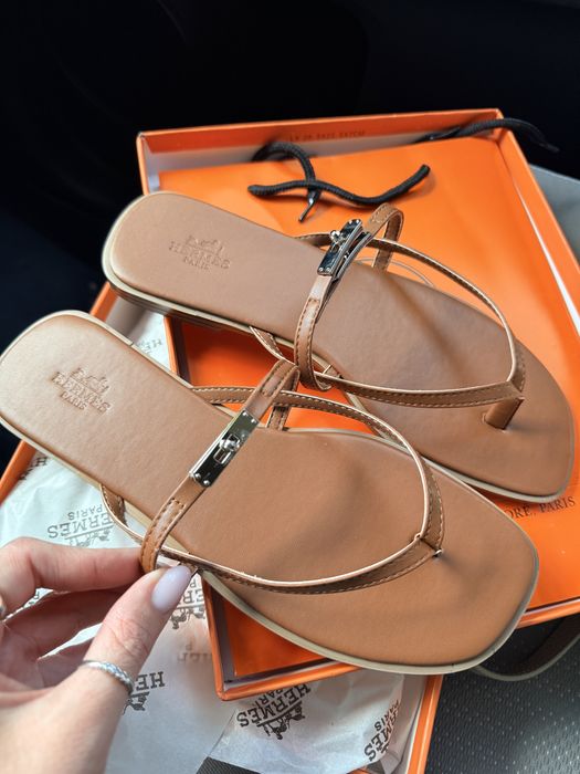 Шльопанці hermes