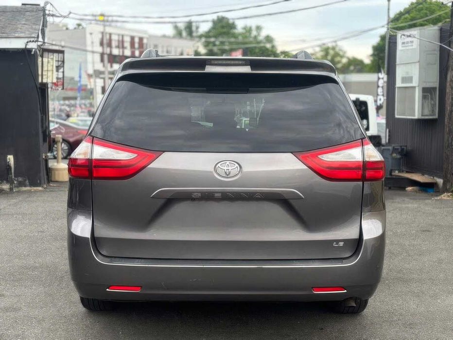 Toyota Sienna      2015
