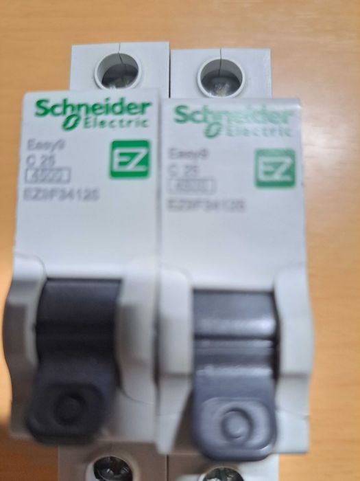 Автоматичний вимикач