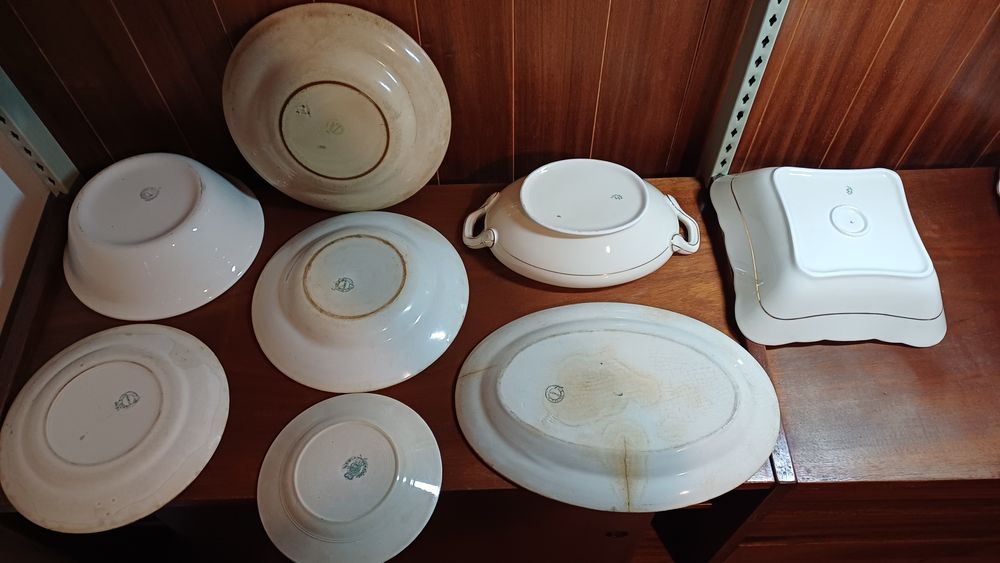 conjunto de pratos antigos Sacavem e peças vista alegre