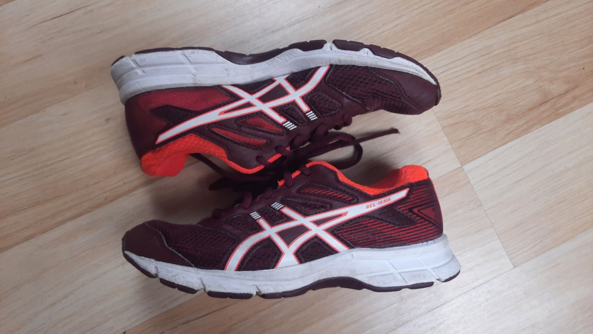 Asics gel ikaia 7 top