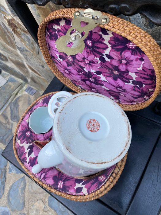 Cesta com Bule e taça porcelana Chinesa Centenária 28 cm
