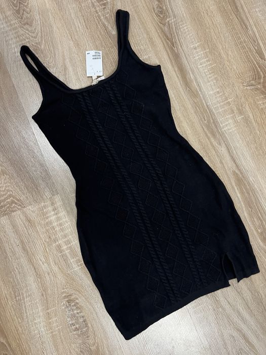 Sukienka krotka sweterkowa obcisła