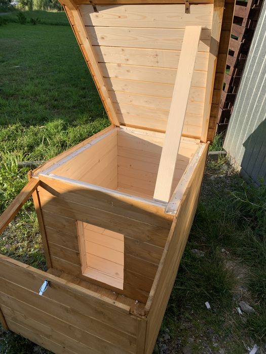 Solidna buda dla psa ocieplana z przedsionkiem