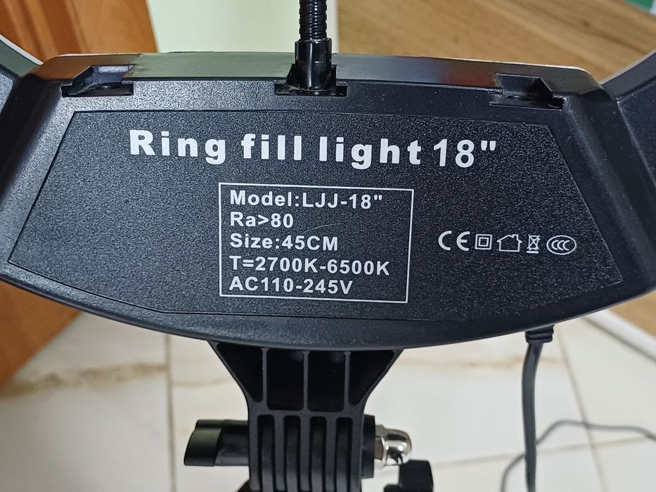 Кільцева лампа зі штативом LJJ-18"