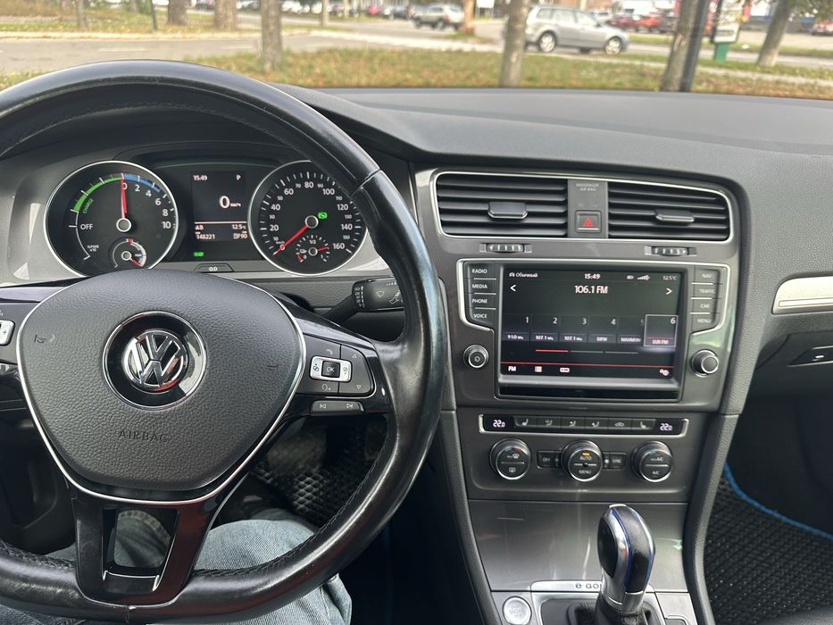 Фольцваген Е-ГОЛЬФ