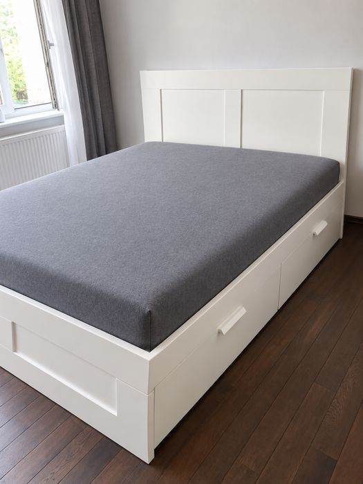 Łóżko 160x200 IKEA wraz z stelarzem i zagłówkiem (bez materaca). Stan bardzo dobry.