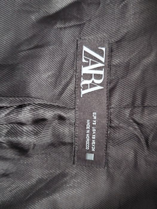 Чорний приталений піджак zara