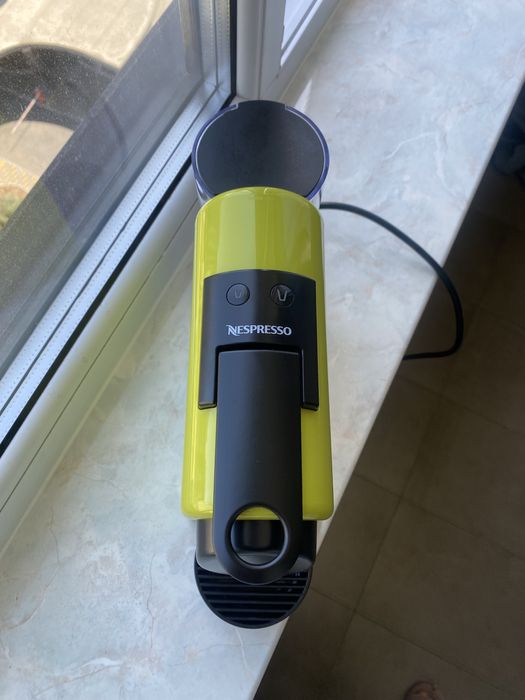 Капсульна кавоварка Nespresso Essenza Mini D30 Lime Green з Капучінато
