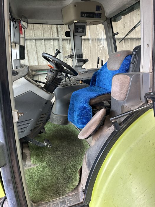 Trator Claas Axion 810
