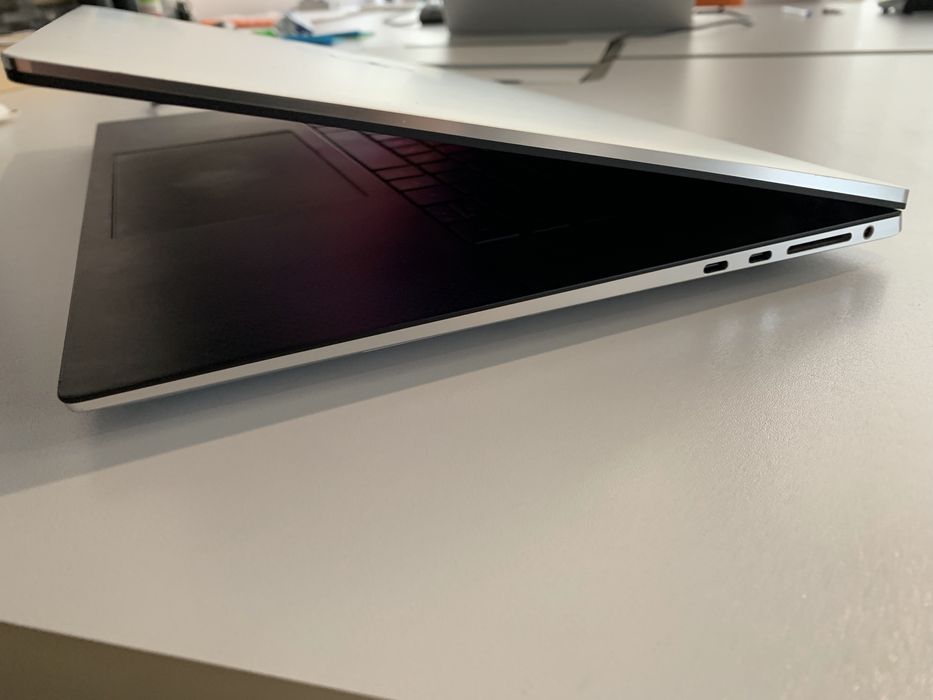 Dell XPS 9710 4K sharp gforce 3060 6gb 64gb