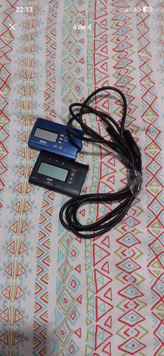 Quitarra eletrica com caixa acustica