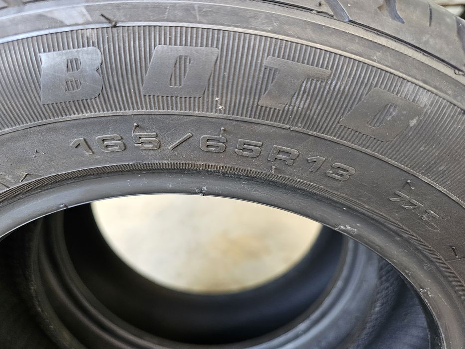 Dois pneus 165/65 r13 como novos
