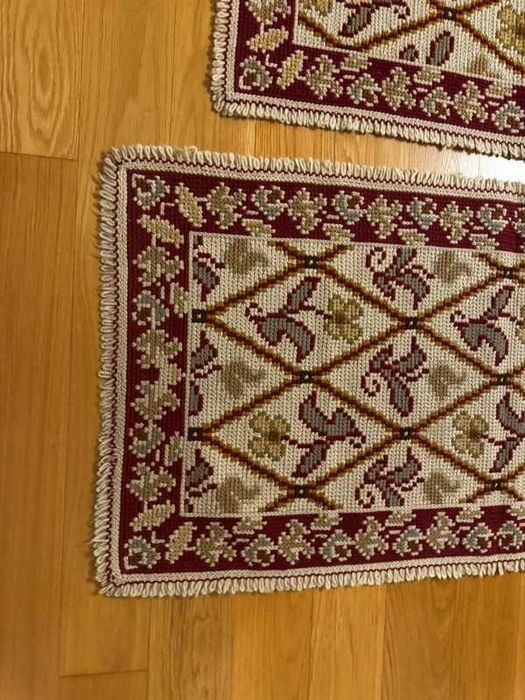 Conjunto 3 Tapetes de Arraiolos em Lã Feitos à Mão – Bordeaux