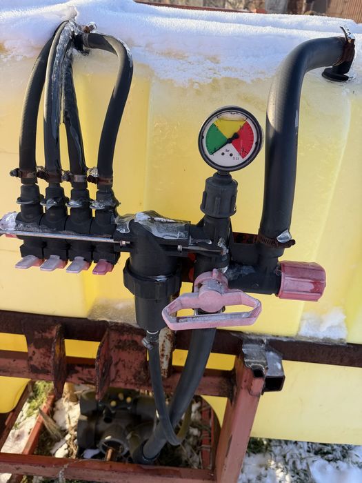 Опрыскиватель навесной 800л