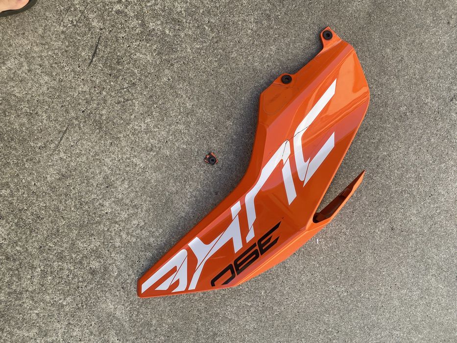 Lateral ktm duke 390