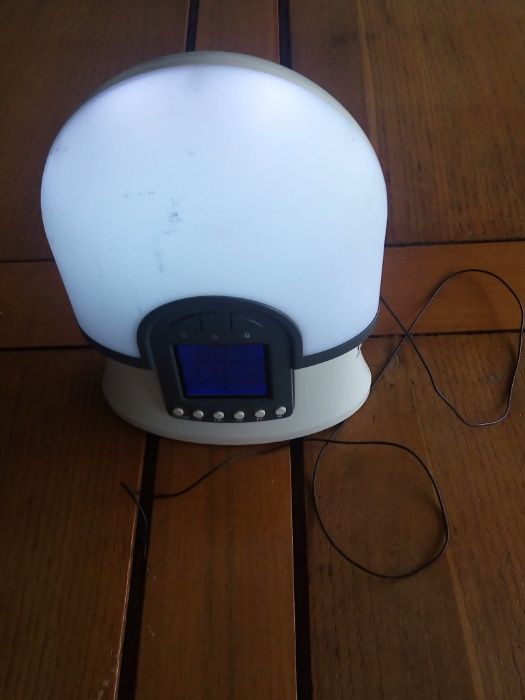Radio-relógio c/ lâmpada e alarme