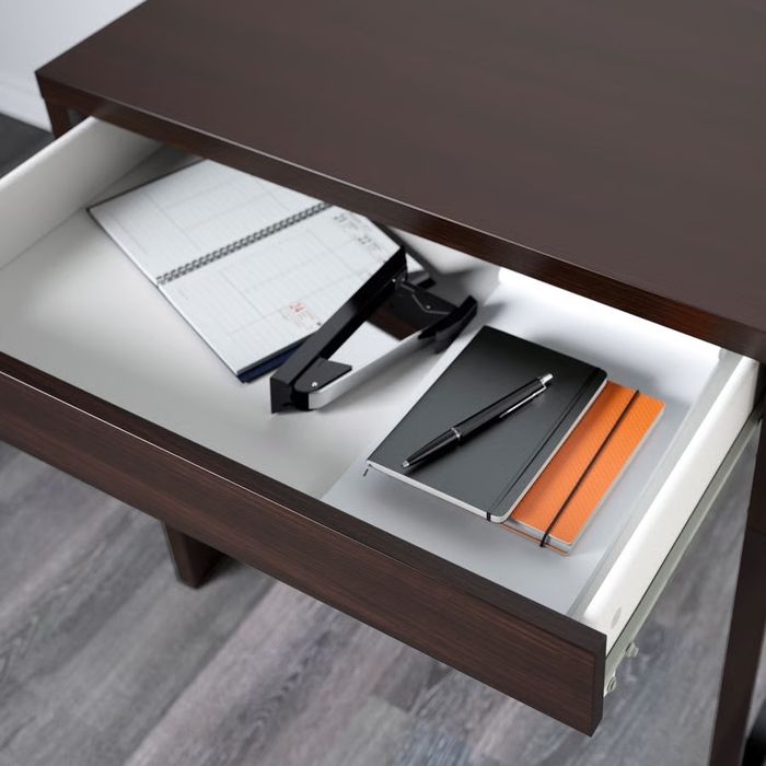 Secretária IKEA MICKE Castanho-Escuro (73x50 cm) – Excelente Estado