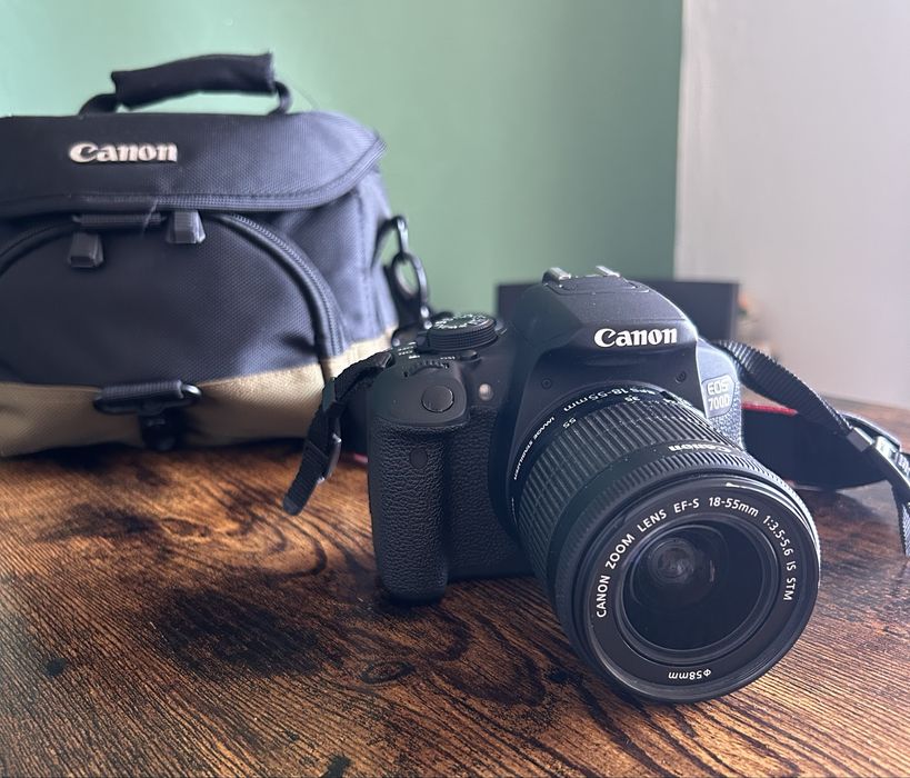 Aparat lustrzanka Canon EOS 700D