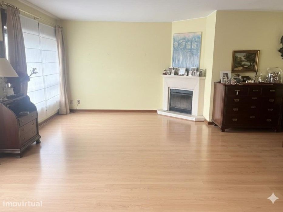 T4 convertido em amplo T3 | 153 m² | Pinheiro Manso - Porto