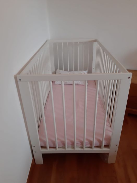 Cama de grades IKEA, estrado e colchão, 2 alturas