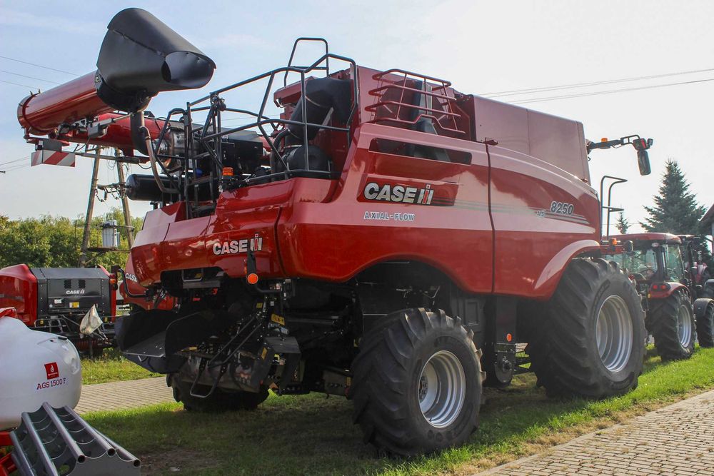 Kombajn rotorowy CASE IH 8250 nowy