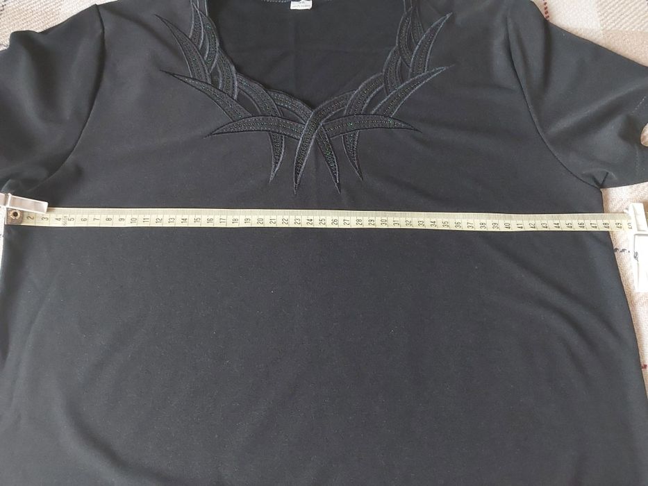 Bluzka bluzeczka ozdobna kolor czarny T-shirt