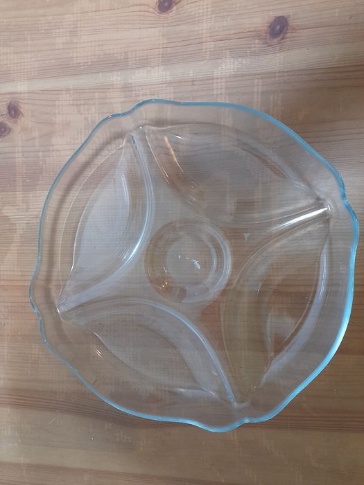 Plate with compartments440005374467778561
