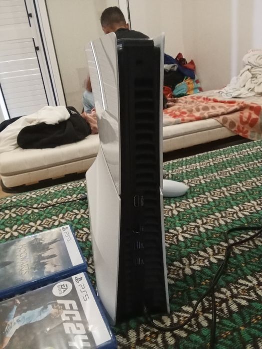 PS5 slin  20 dias de uso dois controles 3 jogos. GTA 5 Hogwarts l