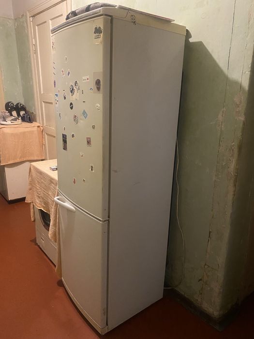 Холодильник двухкамерный