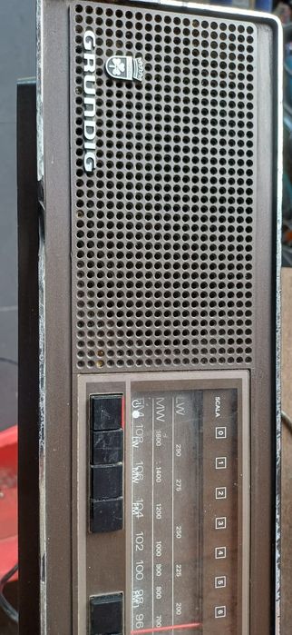 Радіоприймач Grundig в ретро стилі