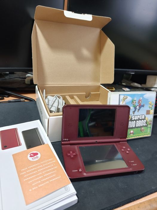 Nintendo Dsi Xl em caixa como nova