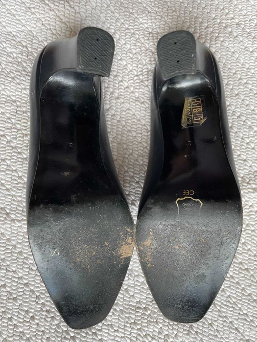 Sapatos de cabedal preto de Inverno, marca Carla Giovanella