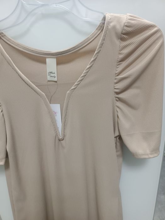 Bluzka damska z ozdobnym dekoltem